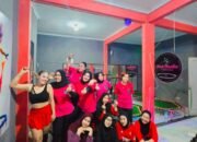 Emak-emak cantik Kota Bekasi Ikut di Pink Studio Trampoline Dance Olahraganya Yang Sedang Viral Dan Menjadi Trendy